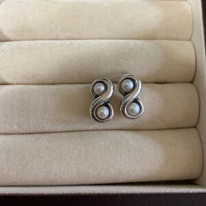 Silver pearl earrings